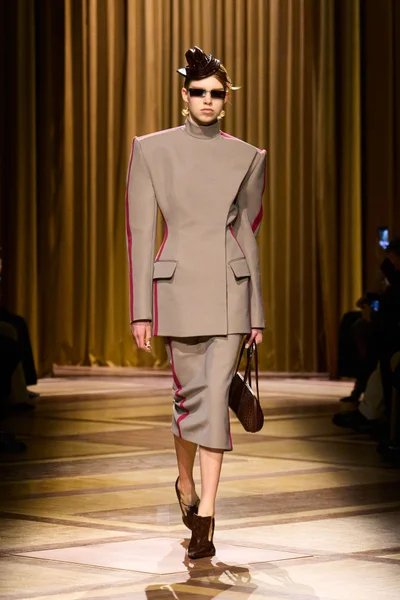 Look 12